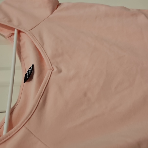SHEIN PINK TOP - Picture 4 of 4